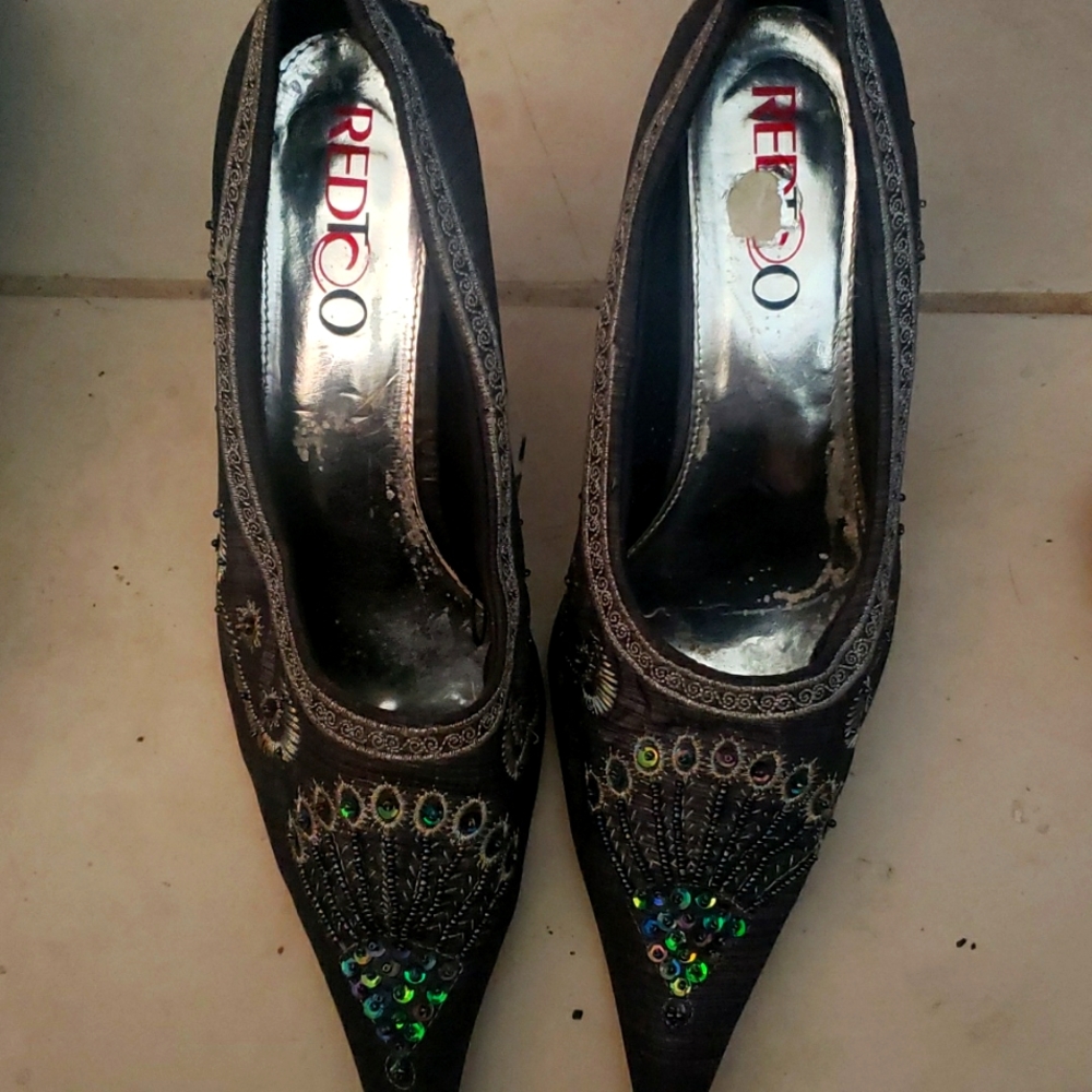 Cloth embedded heels